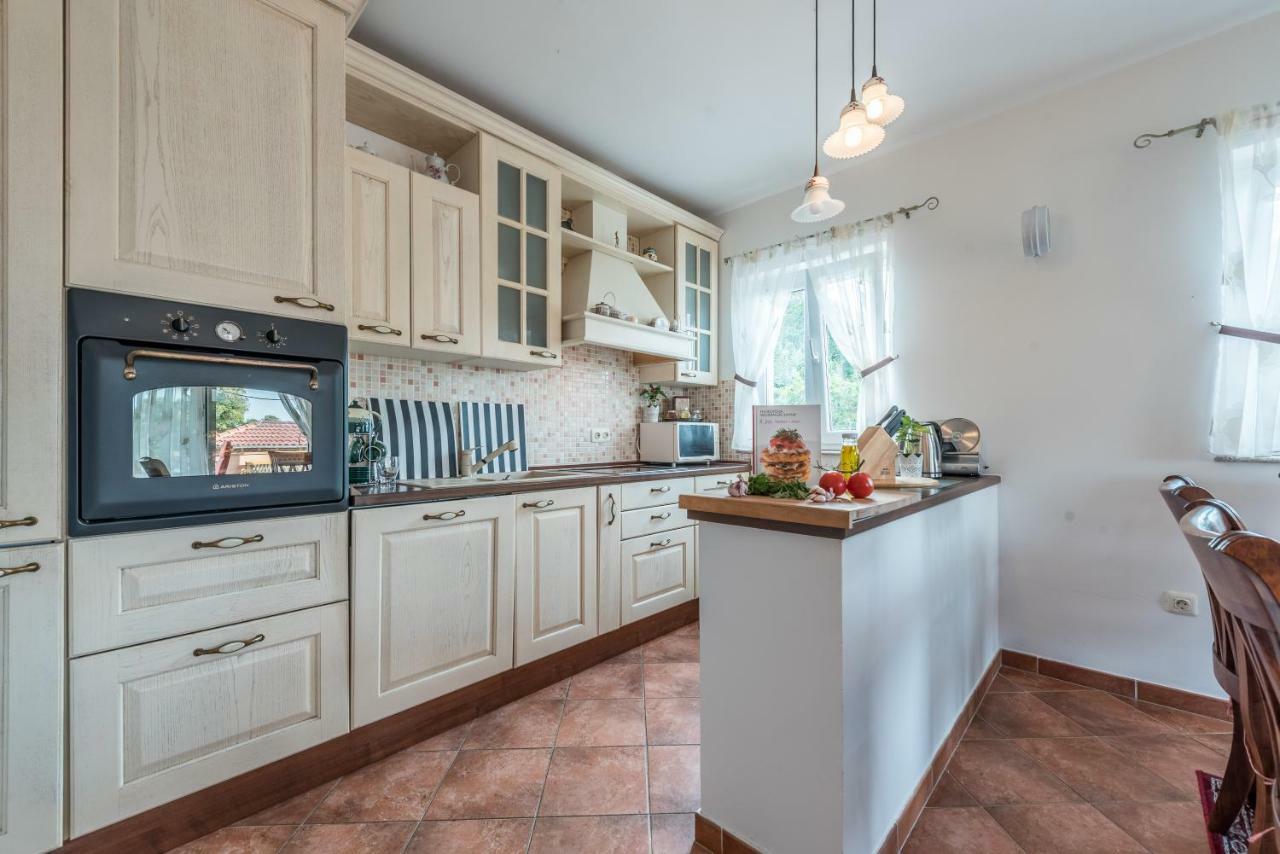 Apartments Jelavic Sutomiscica Dış mekan fotoğraf