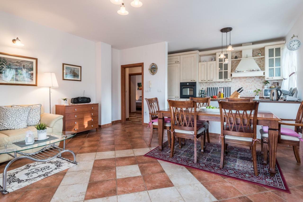 Apartments Jelavic Sutomiscica Dış mekan fotoğraf